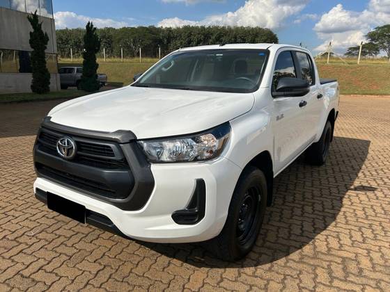 TOYOTA HILUX 2.8 D-4D TURBO DIESEL CD POWER PACK 4X4 MANUAL